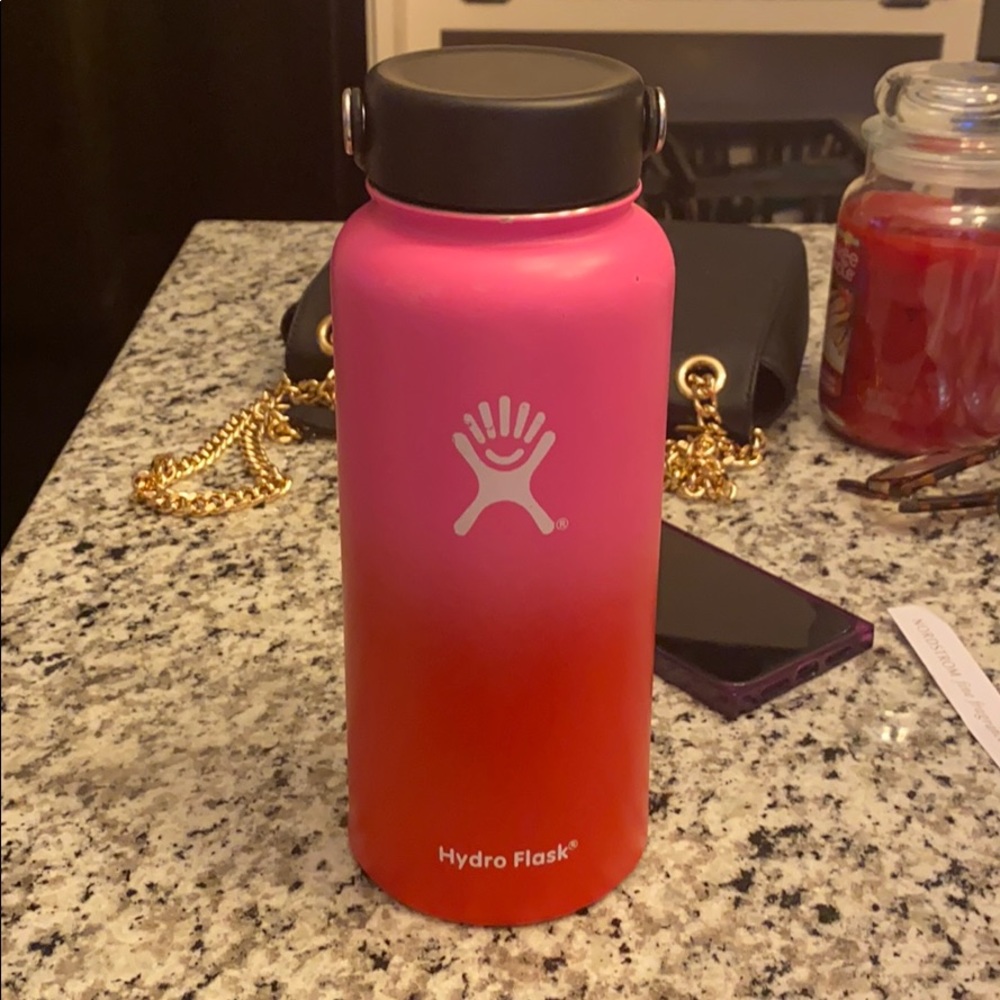 32 oz Hydro Flask water bottle